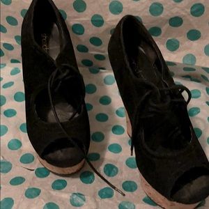 Shoedazzle black shoes